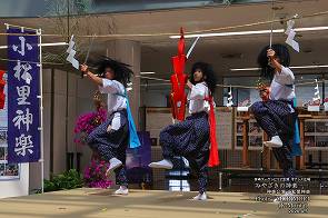 宮崎空港 神楽のイベント「みやざきの神楽」小松里神楽 三人剣 宮崎空港 神楽のイベント「みやざきの神楽」小松里神楽 三人剣