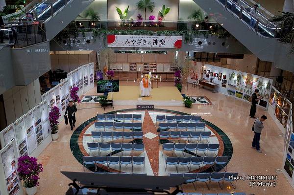 みやざきの神楽 宮崎ブゲンビリア空港で企画展会場全体の様子 みやざきの神楽 宮崎ブゲンビリア空港で企画展会場全体の様子