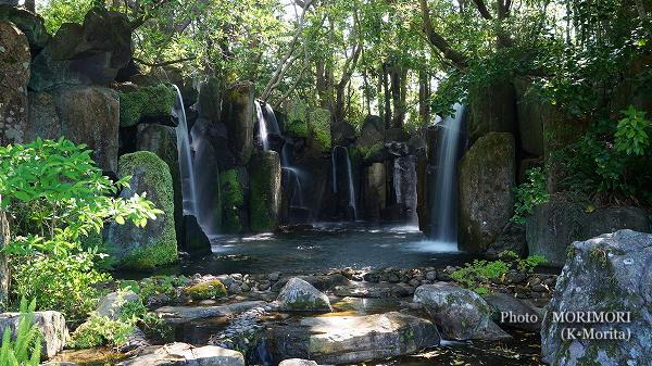 宮崎県総合運動公園内　日本庭園にある高千穂峡を模した滝