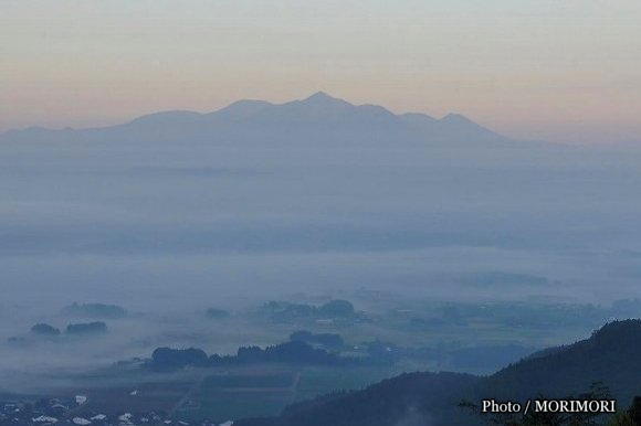 金御岳から見た霧島連山　高千穂峰