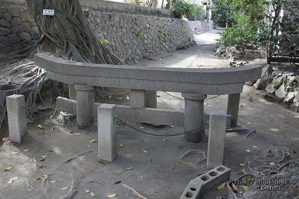 桜島 黒神 原五社神社（腹五社神社）埋没鳥居
