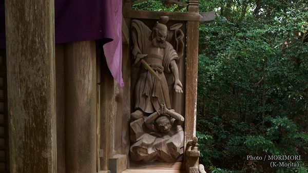高千穂神社　本殿　回廊の彫刻　ミケヌノミコト
