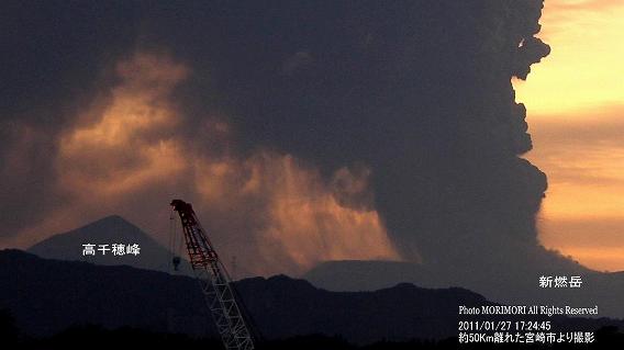 新燃岳噴火　2011年1月27日　宮崎市より撮影