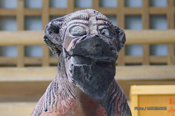行縢神社の狛犬　阿形　左