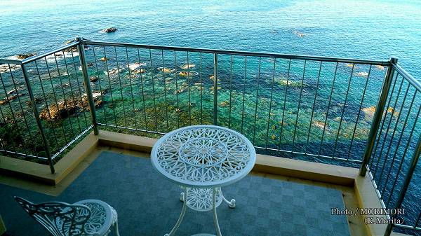 志布志湾 大黒リゾートホテル バルコニ−の下は海