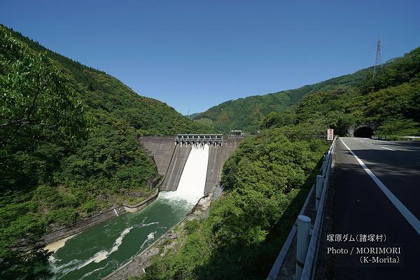 塚原ダム（崩壊した国道327号付近から撮影）
